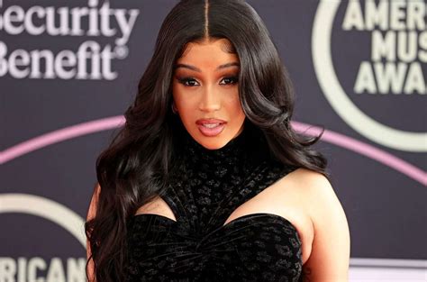 cardi b wiki feet|Cardi B Measurements Height Weight Bra Size Age。